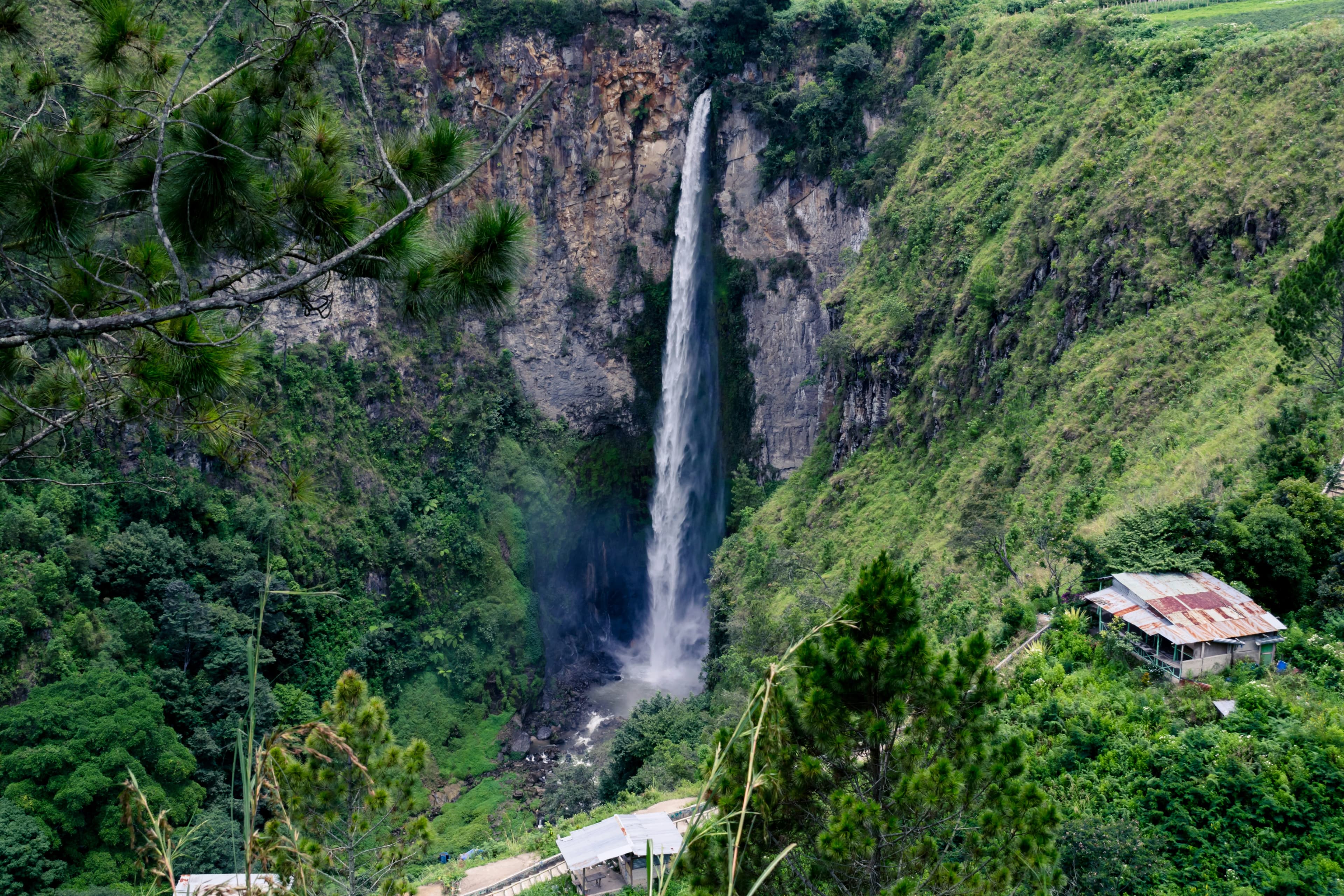 Gambar Air Terjun Sipiso-piso